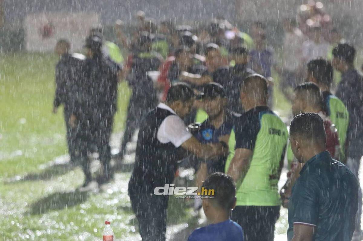 ¡Locura total! Invasión de aficionados y tristeza de Lone: Así celebró el ascenso a Liga Nacional el Olancho FC
