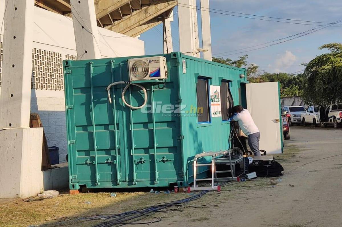 Soledad en el estadio Olímpico: Apatía de los hondureños para juego ante Canadá; así instalaron cabina del VAR