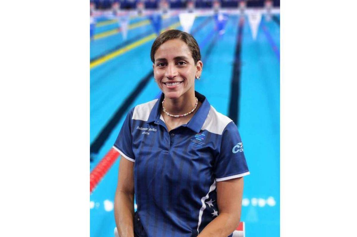 Julimar Ávila, nadadora hondureña que estará en París 2024: Salió en la revista Forbes, su récord y su especialidad en el agua