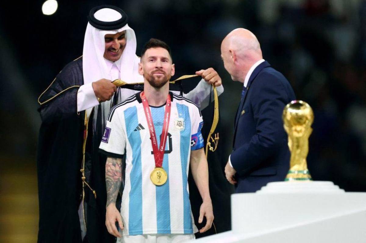 ¿Cuánto cuesta el Besht? Destapan el precio de la capa que llevó Messi cuando levantó la Copa del Mundo de Qatar