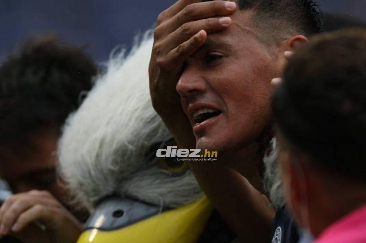 NO SE VIO EN TV: Los enfados de Héctor Vargas, dedicatoria de Moreira y el aficionado de la caguama en la fiesta de Motagua en la final