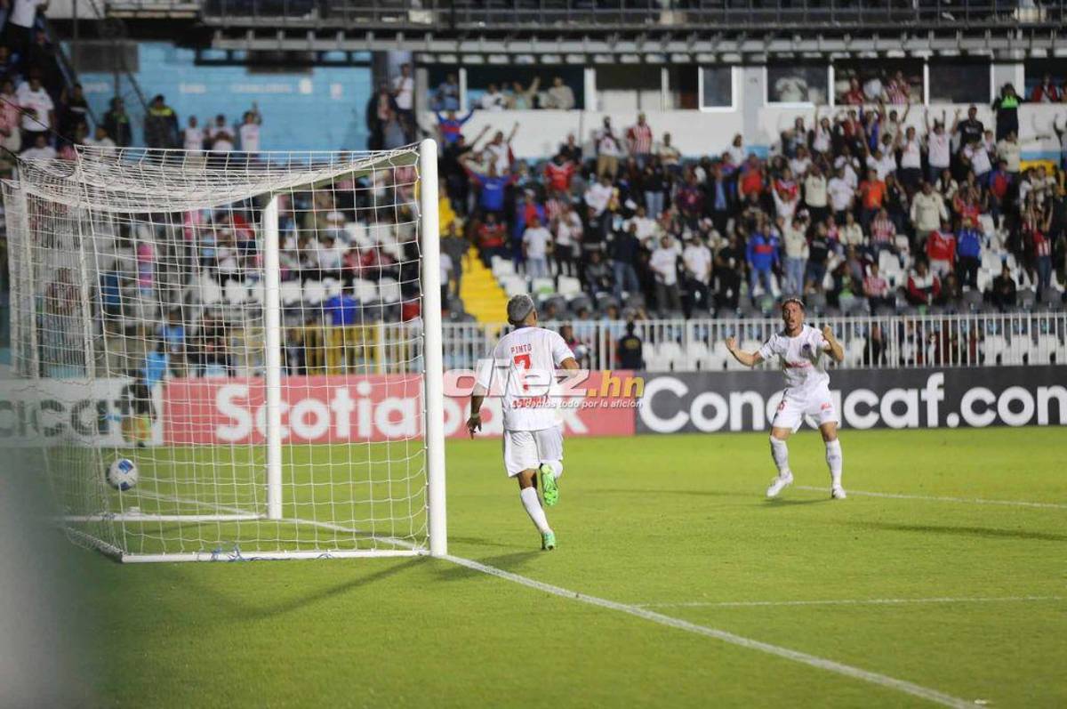 No se vio en TV: El hincha de Olimpia que arriesgó su vida en el Nacional y el curioso cambio con el banquillo de suplentes