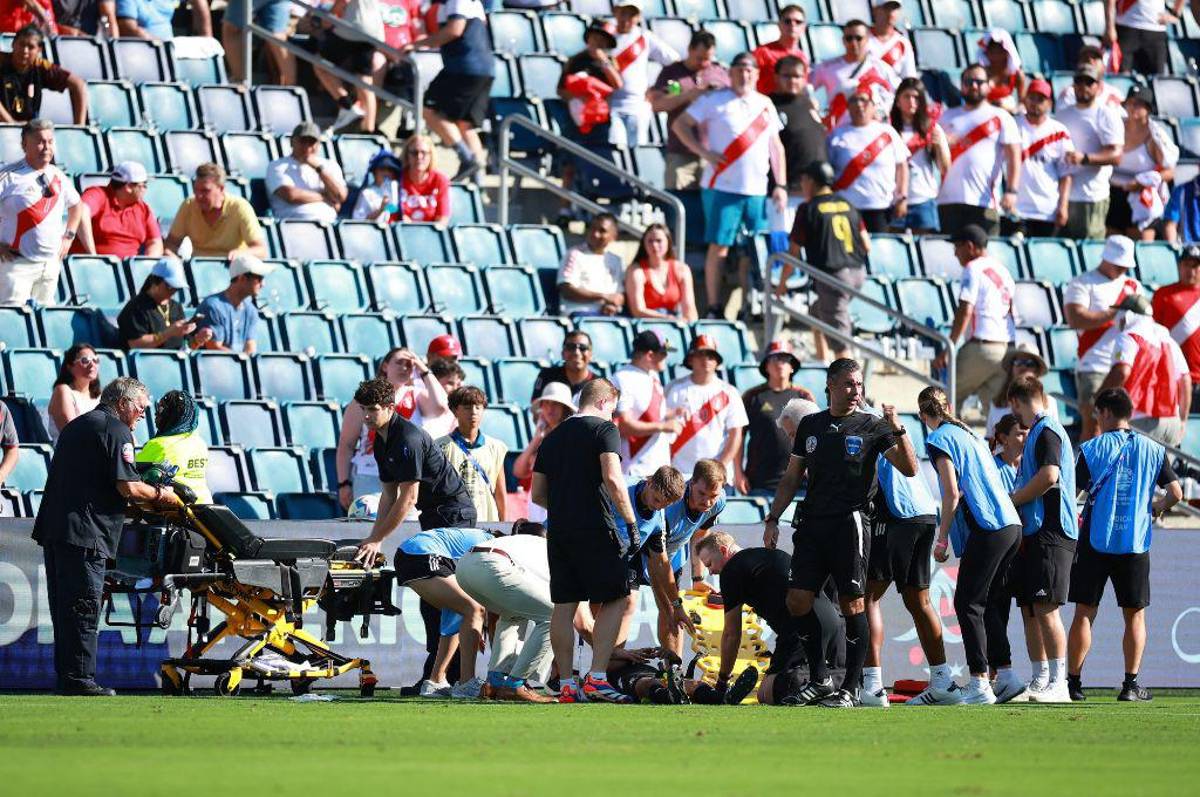 ¿Qué pasó con él? Fuertes imágenes del árbitro guatemalteco que se desplomó en el Perú-Canadá de la Copa América