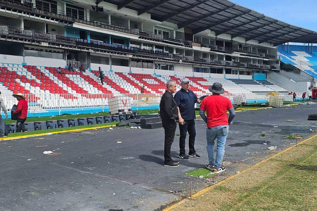 Presidente de Motagua sorprende y madruga a visitar el estadio Nacional Chelato Uclés tras los desfiles patrios