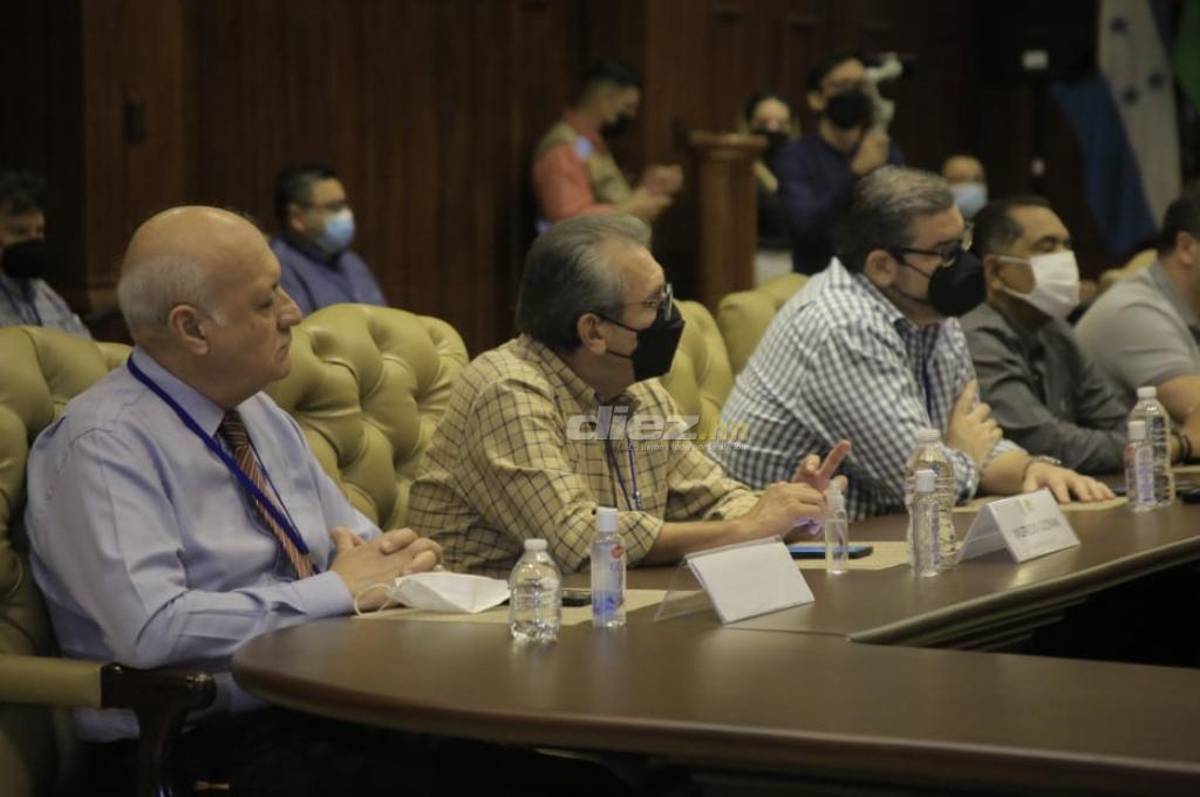 Presidentes del Real España y Marathón como pocas veces visto, el sorpresivo invitado y la confensión del alcalde