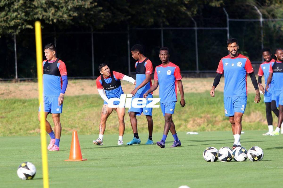 ¿Qué pasa con Araújo? Las imágenes del entreno del Olimpia; Elis activo y José Mendoza pendiente del futuro de Menjívar