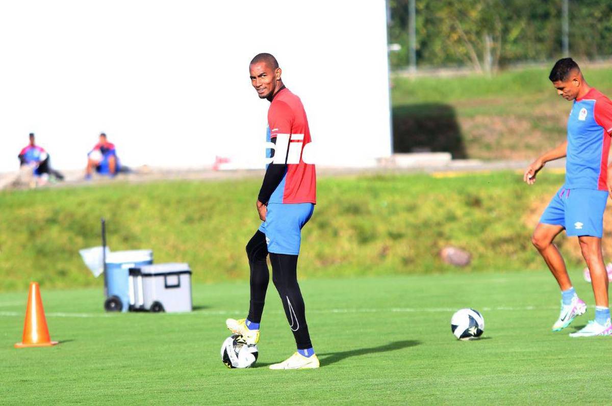 ¿Qué pasa con Araújo? Las imágenes del entreno del Olimpia; Elis activo y José Mendoza pendiente del futuro de Menjívar