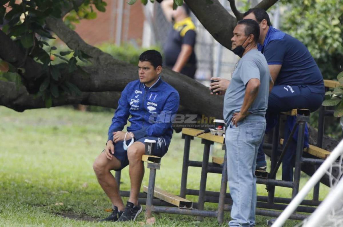 El entrenador Luis Alvarado fue espectador del aperturo del torneo de reservas en San Pedro Sula.