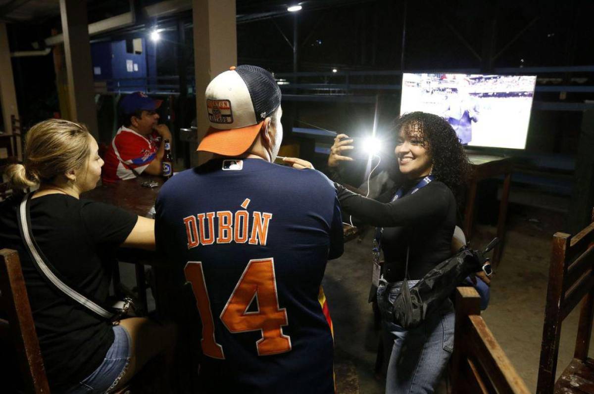 Mauricio Dubón hace historia: así fue su debut en la Serie Mundial en la victoria de los Astros sobre Phillies