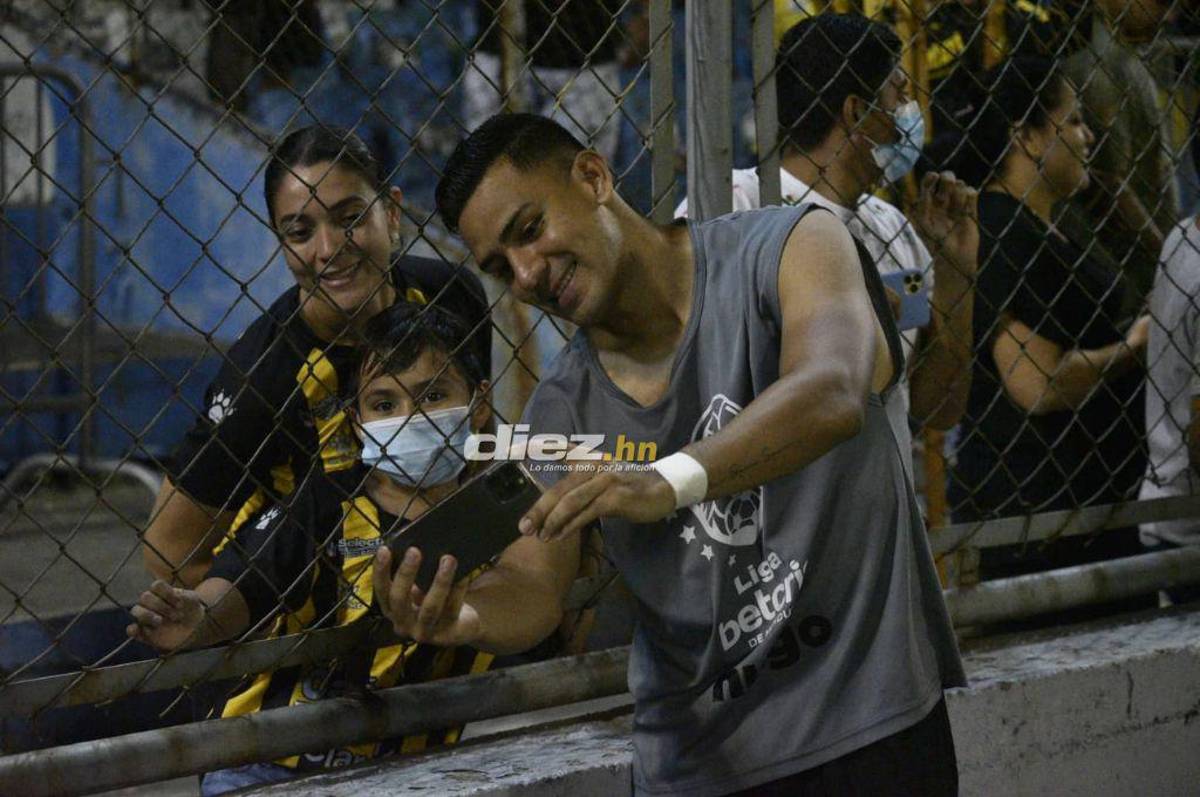 NO SE VIO EN TV: El cariño de Troglio a ex jugador de Olimpia, Gullit Peña causa furor y el regreso del ‘Doctor’