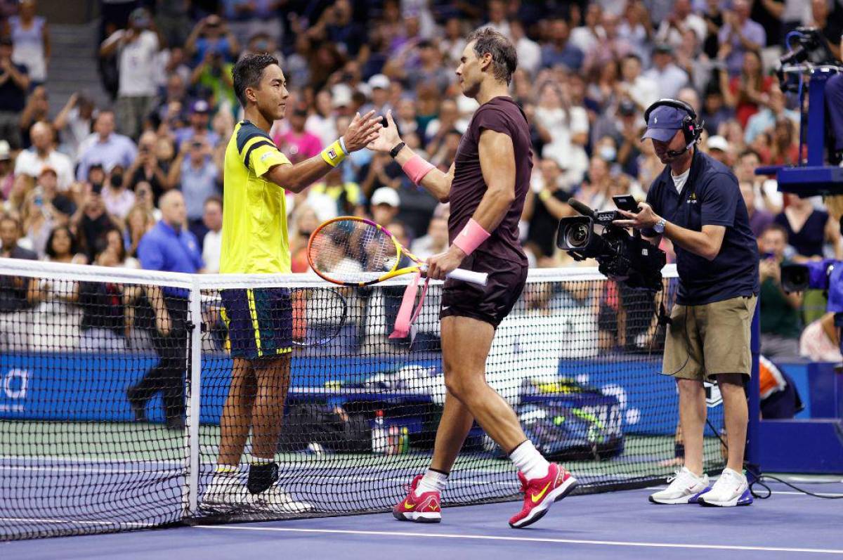 Rafael Nadal y Rinky Hijikat luego de su encuentro en la ptimera ronda del US Open.