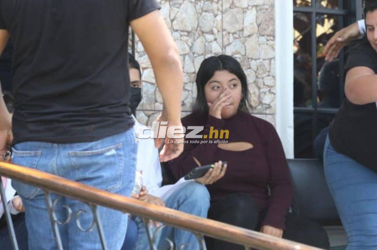 ¡Duro Momento! Rubén Matamoros es acompañado por sus familiares y amigos en el velatorio de su hijo menor