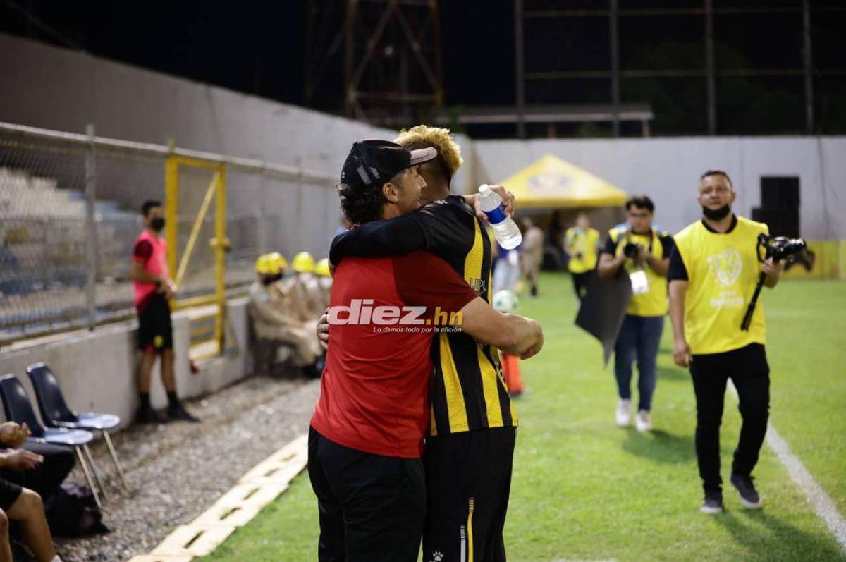 NO SE VIO EN TV: El cariño de Troglio a ex jugador de Olimpia, Gullit Peña causa furor y el regreso del ‘Doctor’