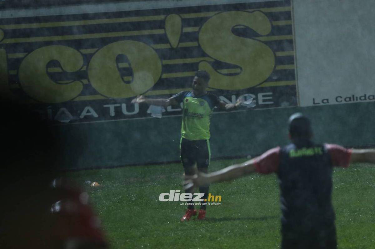 ¡Locura total! Invasión de aficionados y tristeza de Lone: Así celebró el ascenso a Liga Nacional el Olancho FC