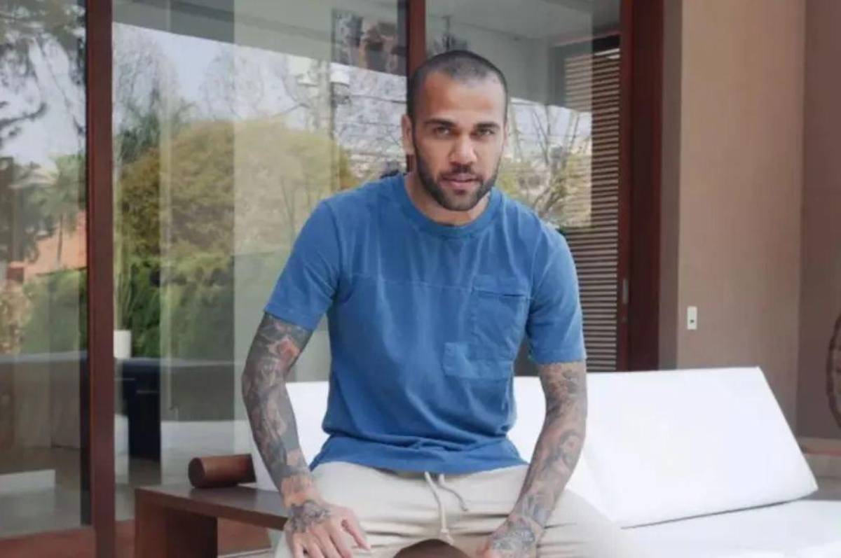 La primera petición de Dani Alves al salir de la cárcel, los regalos que dejó a los prisioneros y la fiesta que montará en casa