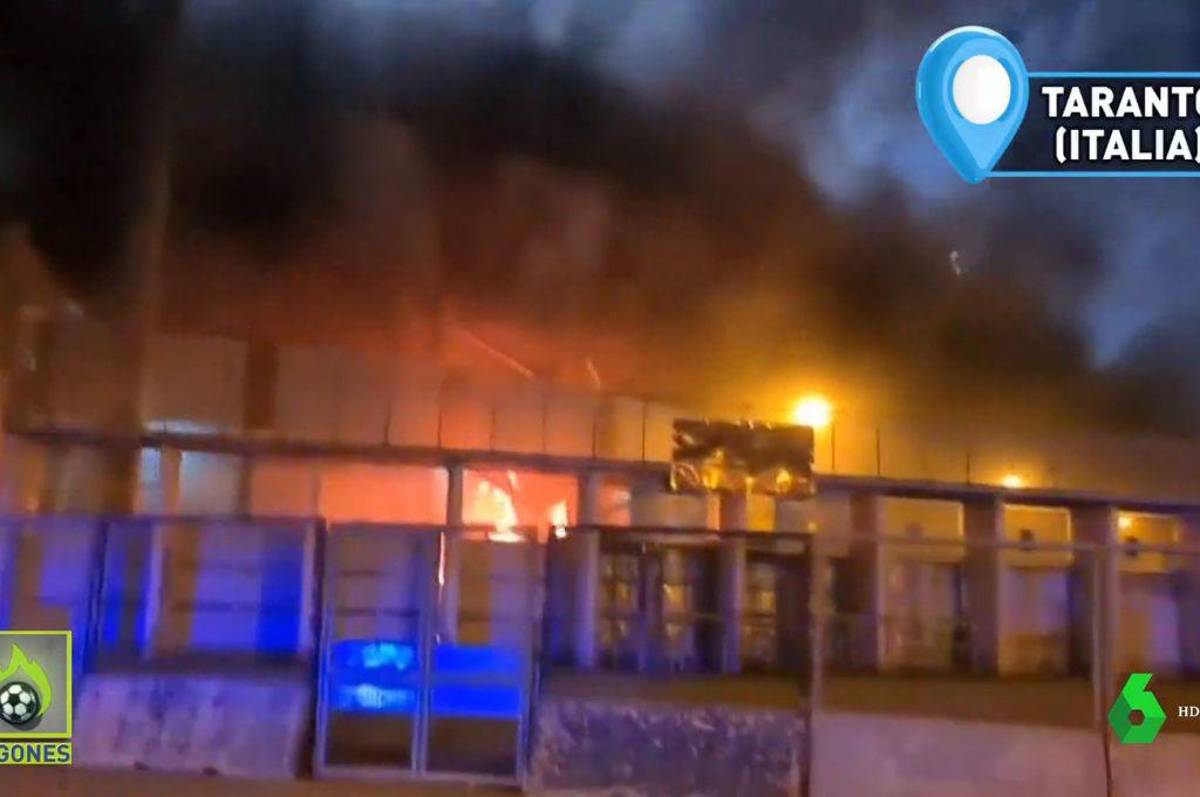 No aguantan perder: hinchas de equipo italiano incendian el estadio del rival tras caer en el CLÁSICO; tiraron piedras a los bomberos