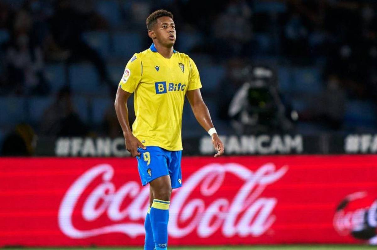 Digno homenaje para el “Choco” Lozano por parte del Cádiz de cara al duelo ante el Barcelona