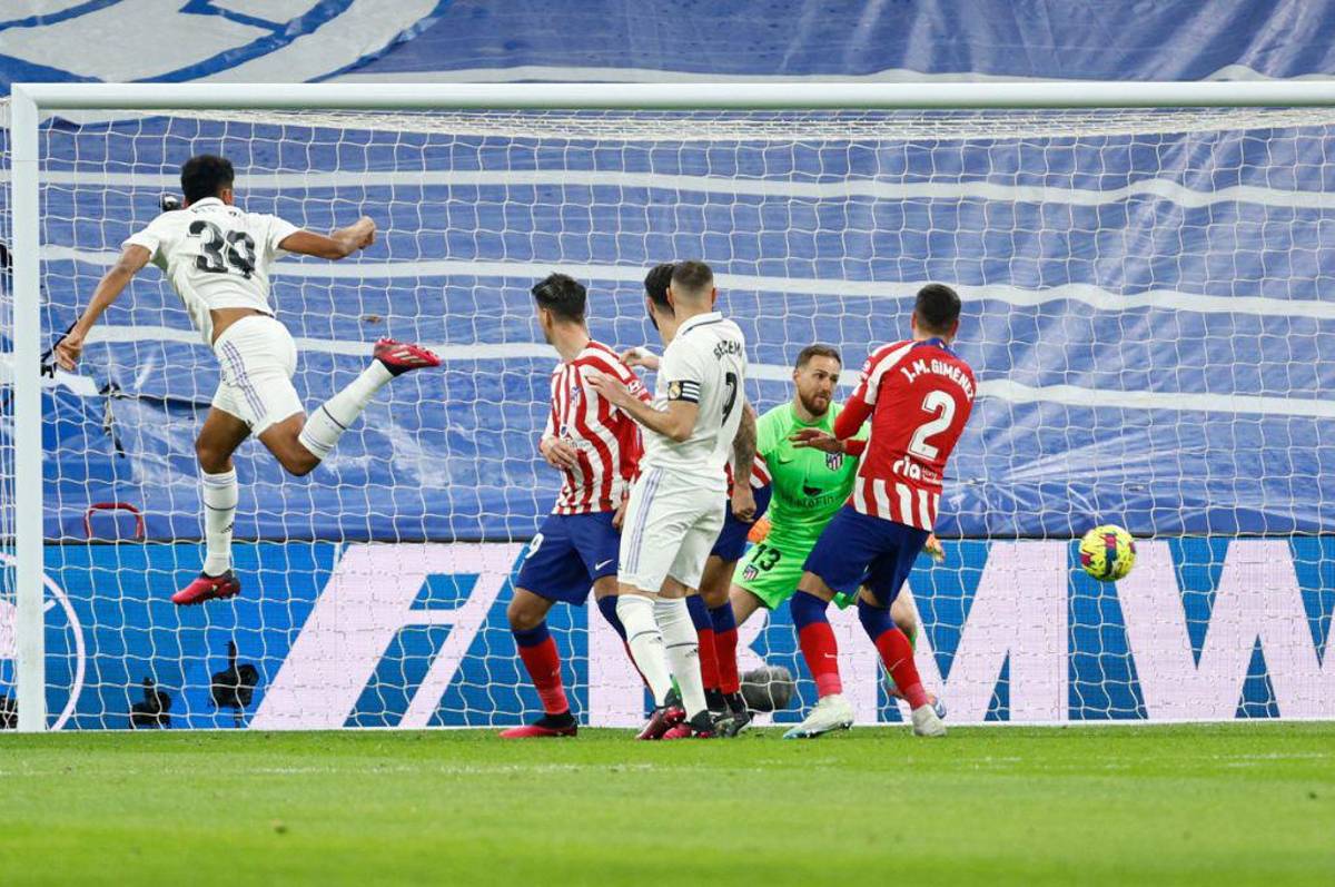 OFICIAL: Real Madrid confirma la salida de un delantero en pleno partido tras no tener cupo en el equipo