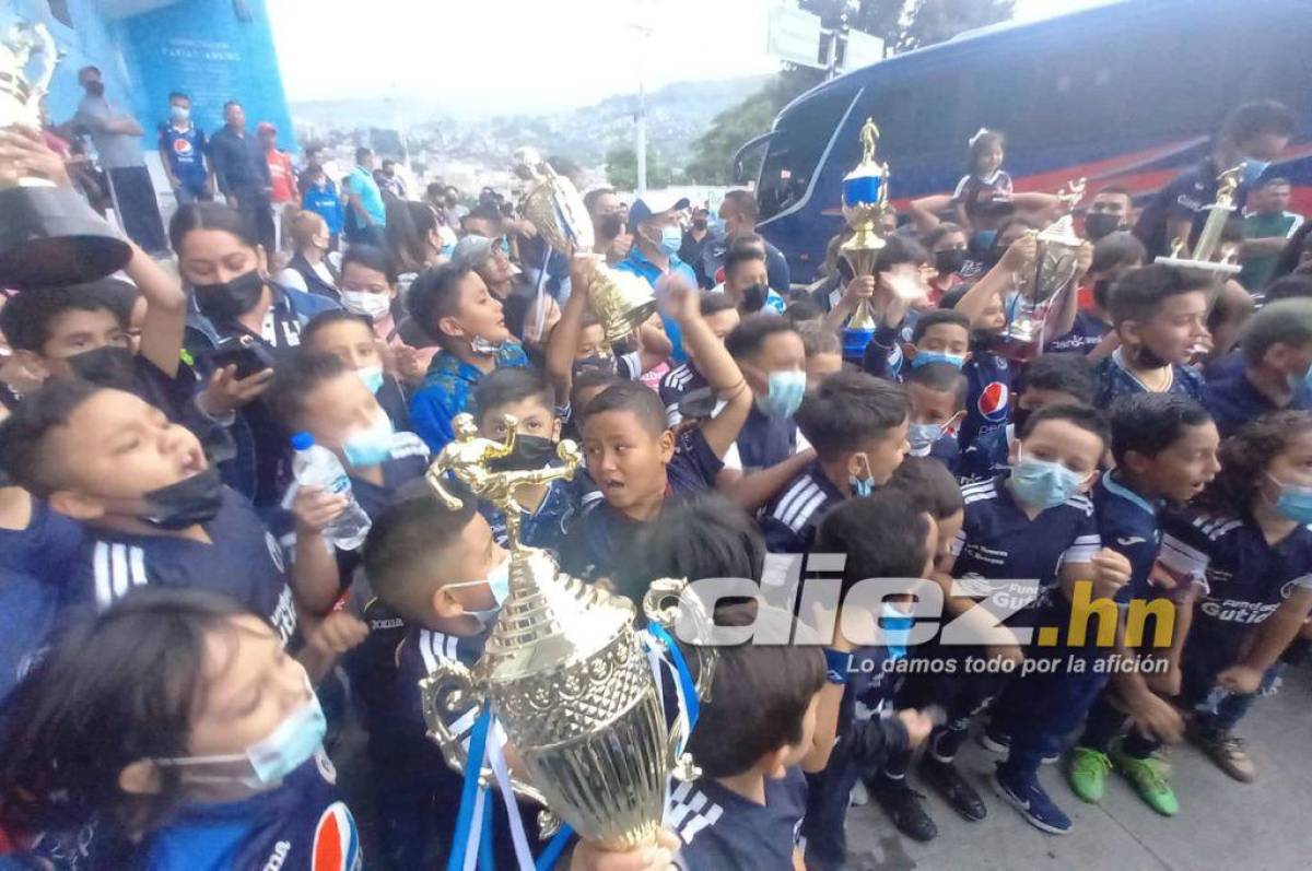 ¡Bonito pasillo! La gran sorpresa que se llevaron los jugadores de Motagua en el estadio Nacional