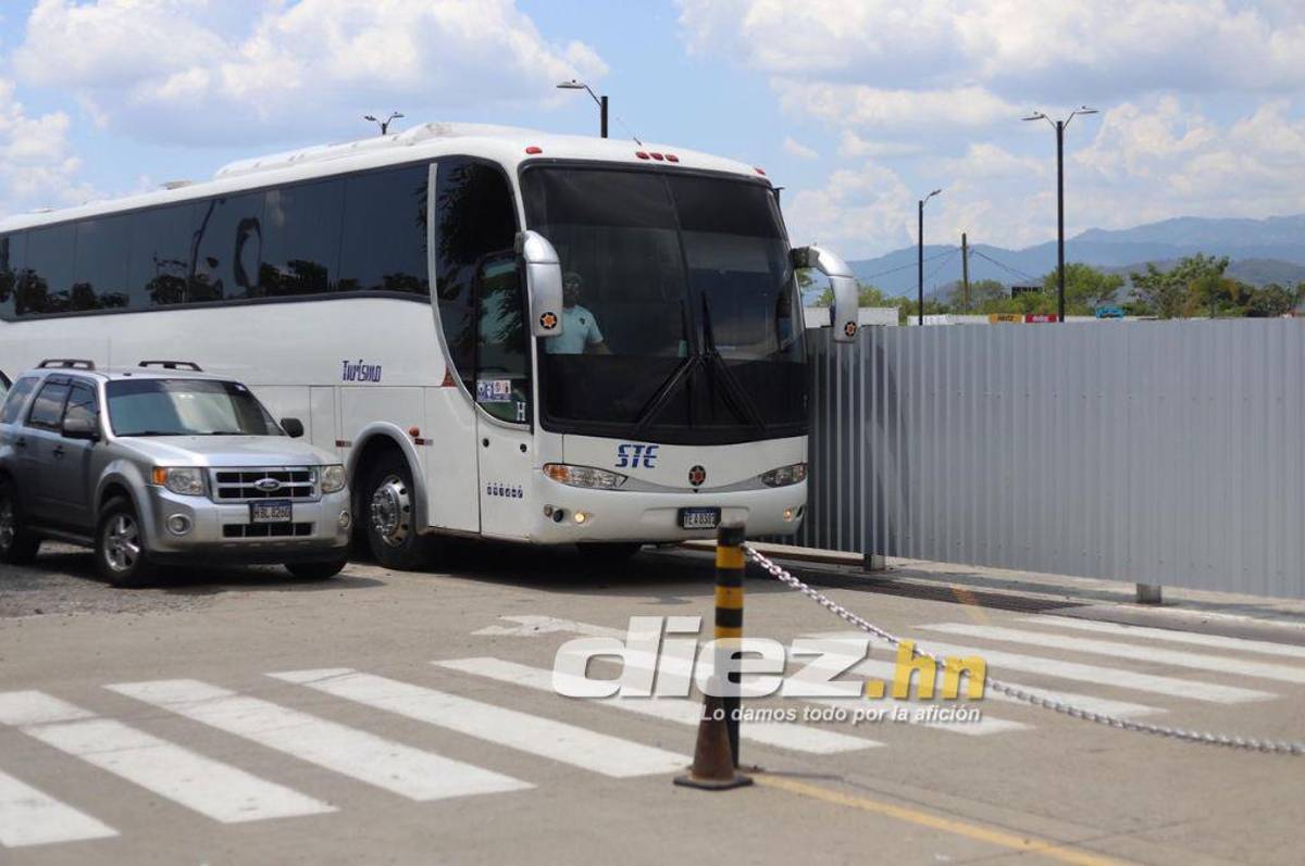 ¿Qué pasó con Rueda en el aeropuerto? hay convocado de emergencia y la afición contenta; así fue la salida de la H hacia República Dominicana