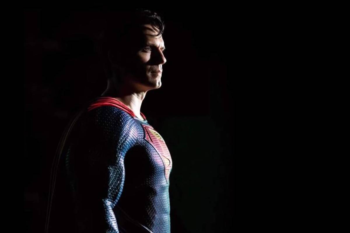 BOMBAZO: ¡Henry Cavill anuncia de manera oficial que regresa al papel de Superman!