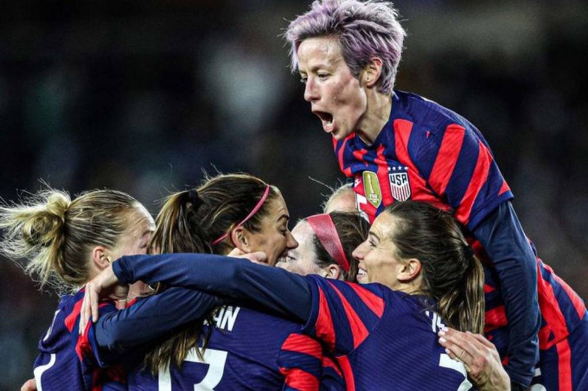 Día histórico para el fútbol femenino: Federación de Estados Unidos se compromete a pagar por igual a hombres y mujeres