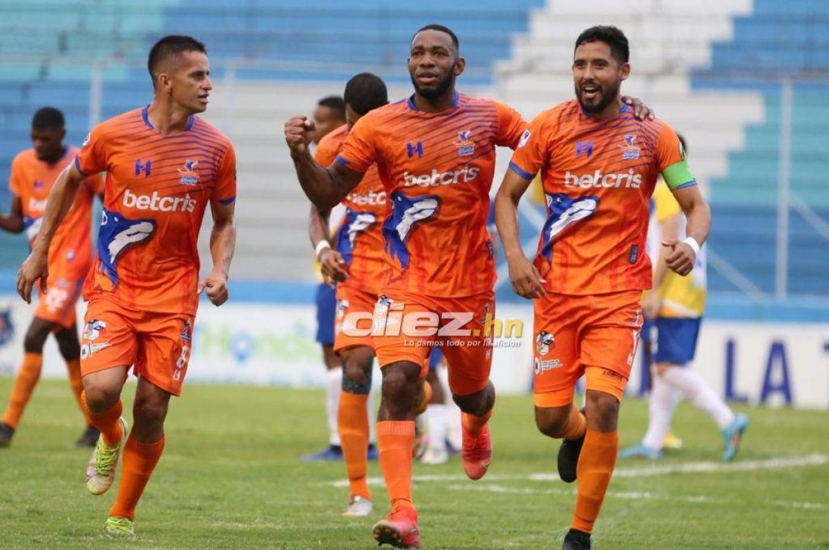 Lesvin Medina adelantó a los Lobos frente a los arroceros en el estadio Nacional. El gol fue de cabeza. FOTO: David Romero.