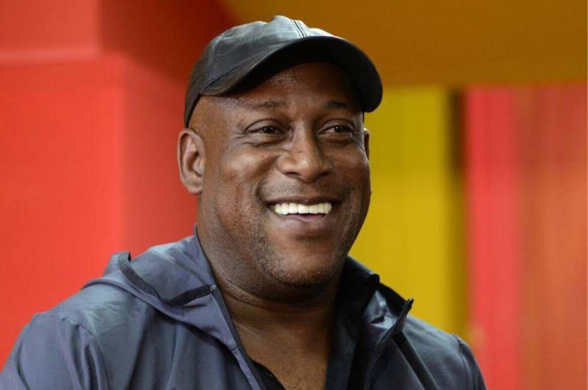 En Costa Rica ubican a Hernán Medford en el fútbol de Honduras y mencionan a dos clubes