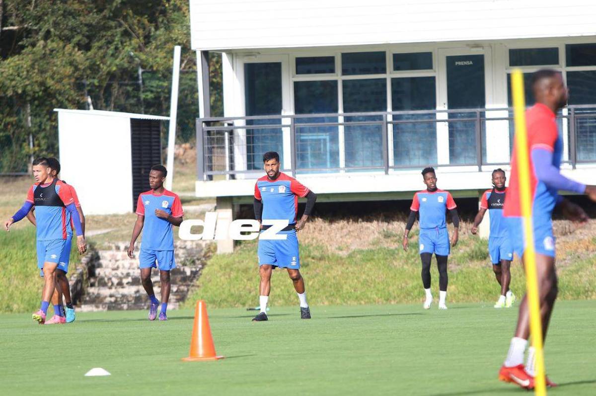 ¿Qué pasa con Araújo? Las imágenes del entreno del Olimpia; Elis activo y José Mendoza pendiente del futuro de Menjívar