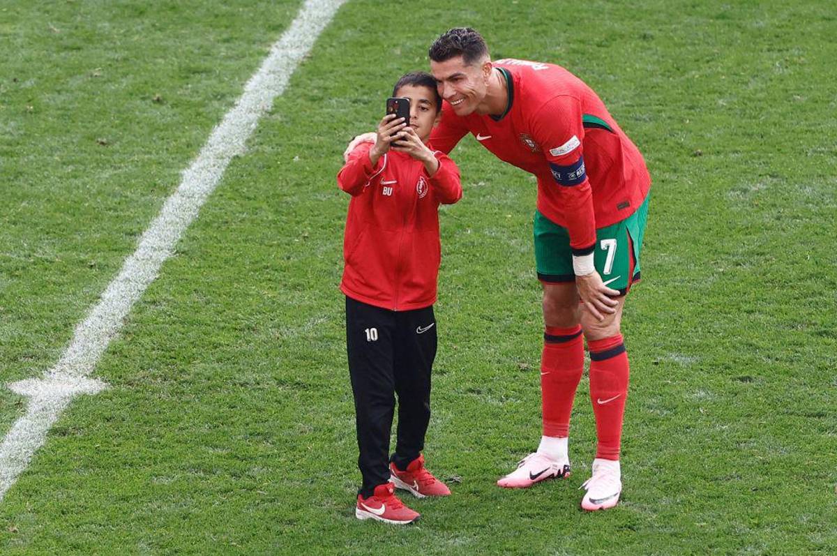 La frustración de Cristiano con un hincha y su sequía de goles; la selfie histórica y el récord inigualable de CR7 en Eurocopas