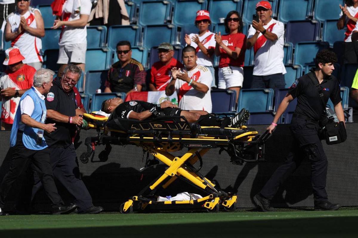 ¿Qué pasó con él? Fuertes imágenes del árbitro guatemalteco que se desplomó en el Perú-Canadá de la Copa América