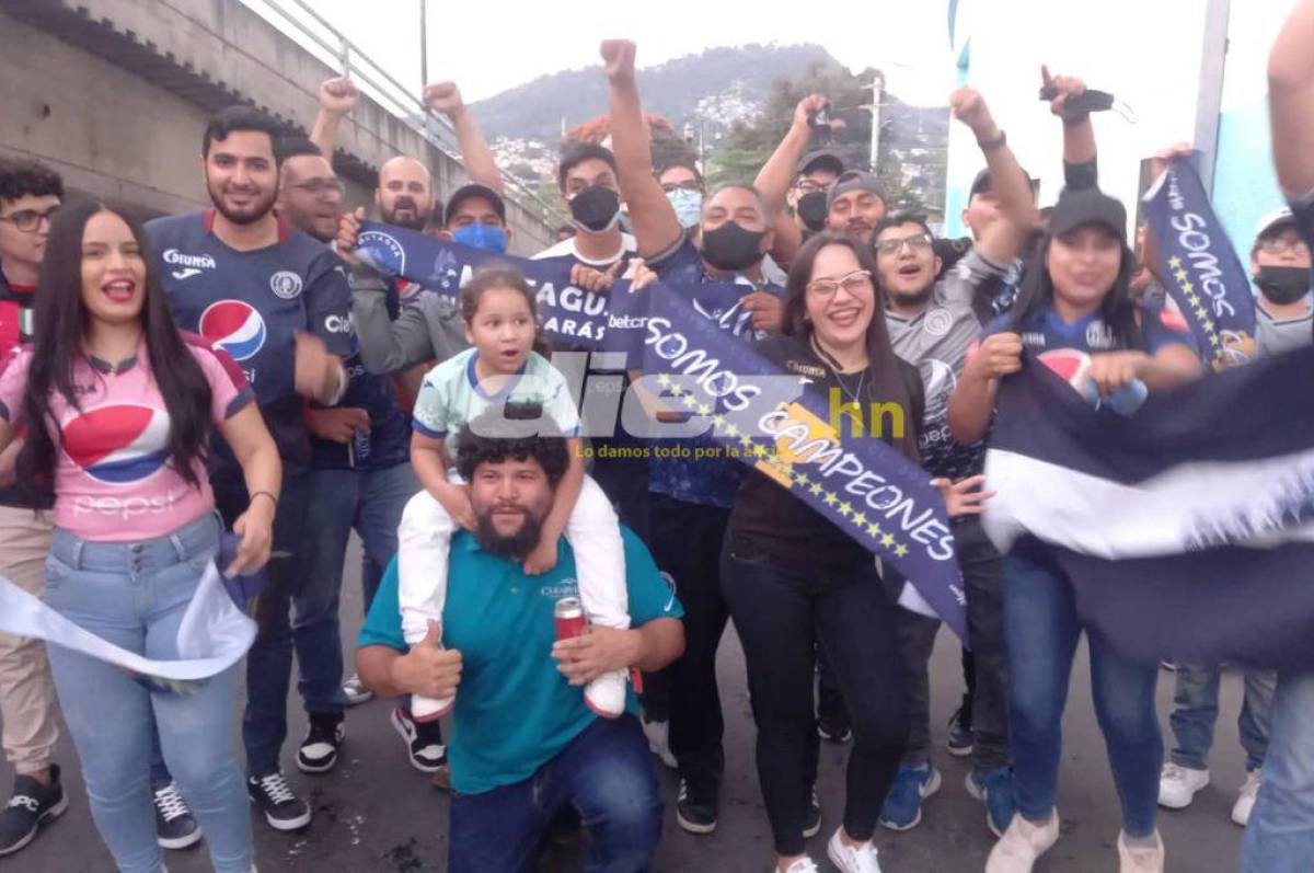 Así se vivió el ambientazo en el estadio Nacional Chelato Uclés por el Motagua-Olimpia de la Liga Concacaf