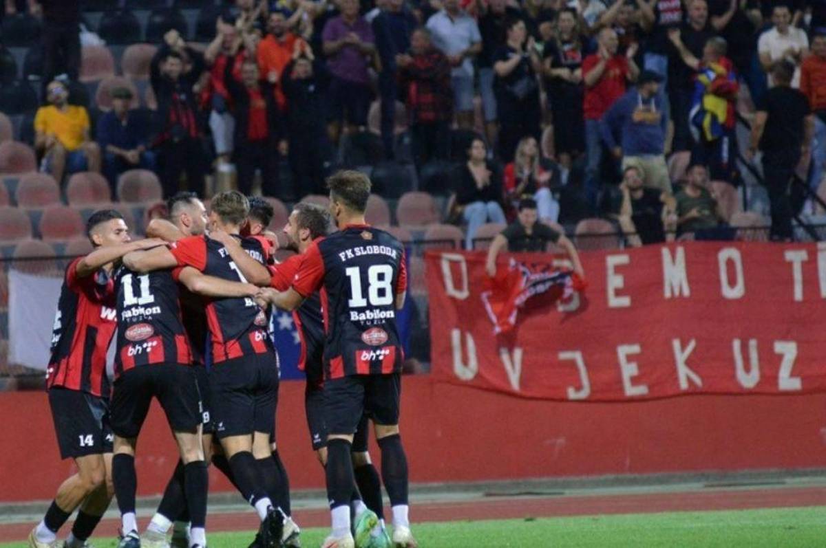 Locura en liga de Europa: Presidente del club despide al entrenador y a toda la plantilla a mitad de temporada