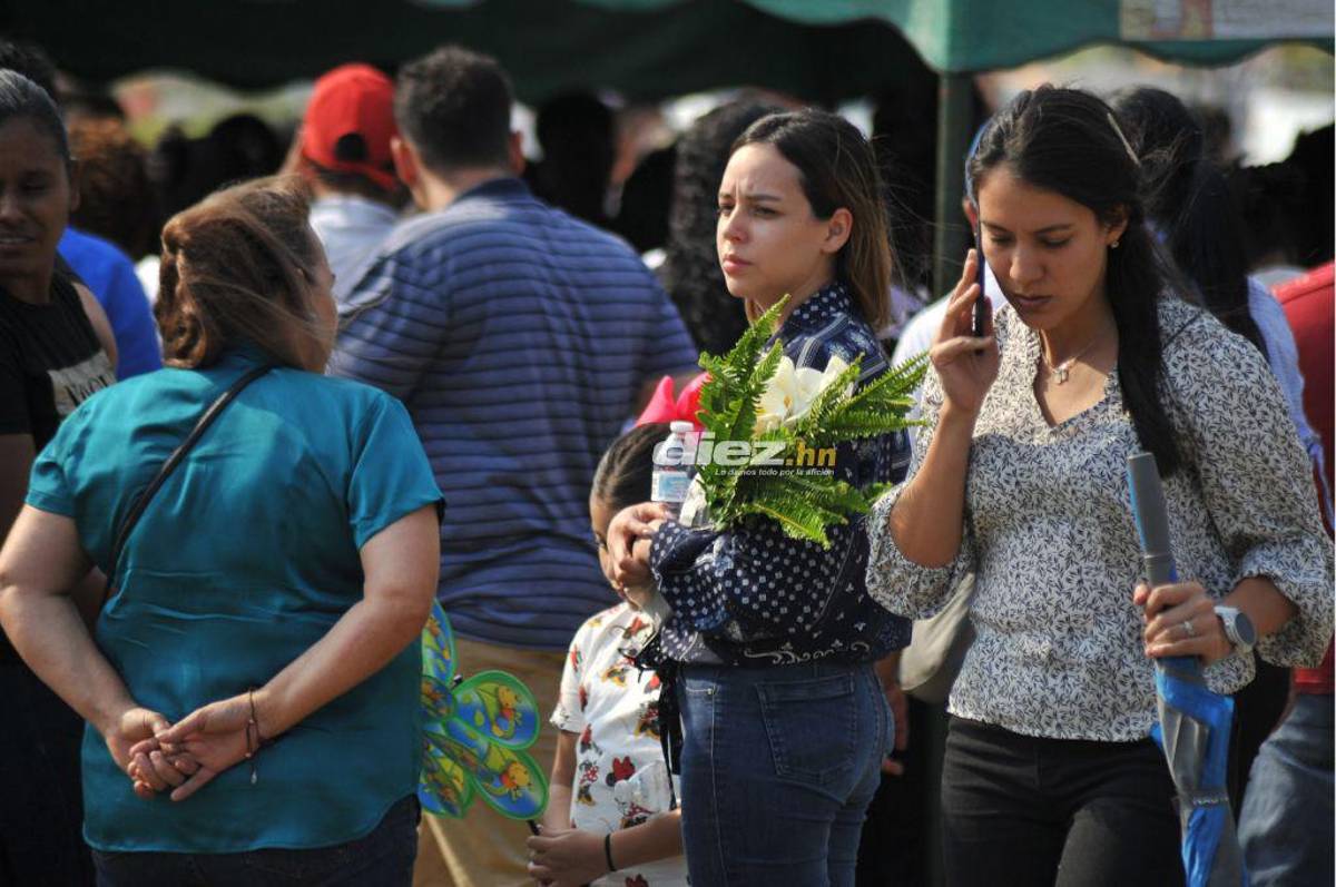 Desgarrador adiós: Rubén Matamoros llegó en silla de ruedas a enterrar a su hijo de 12 años y así recibió el respaldo
