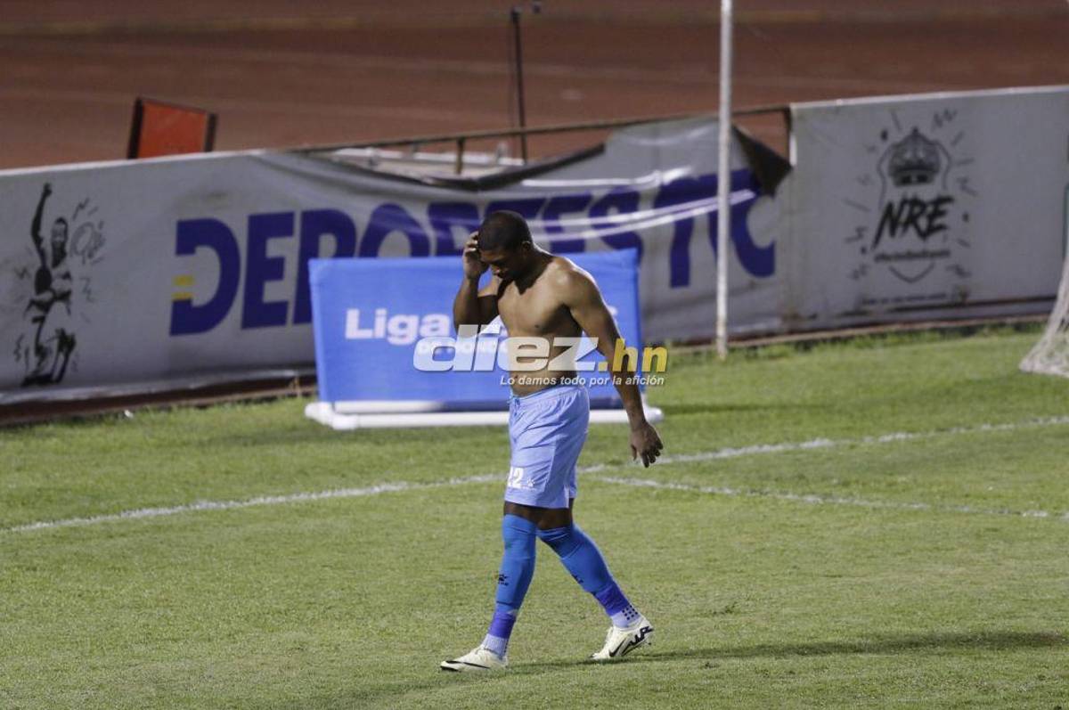 Jhow Benavídez de portero, la roja a “Buba” López y bronca entre jugadores de Real España y Génesis