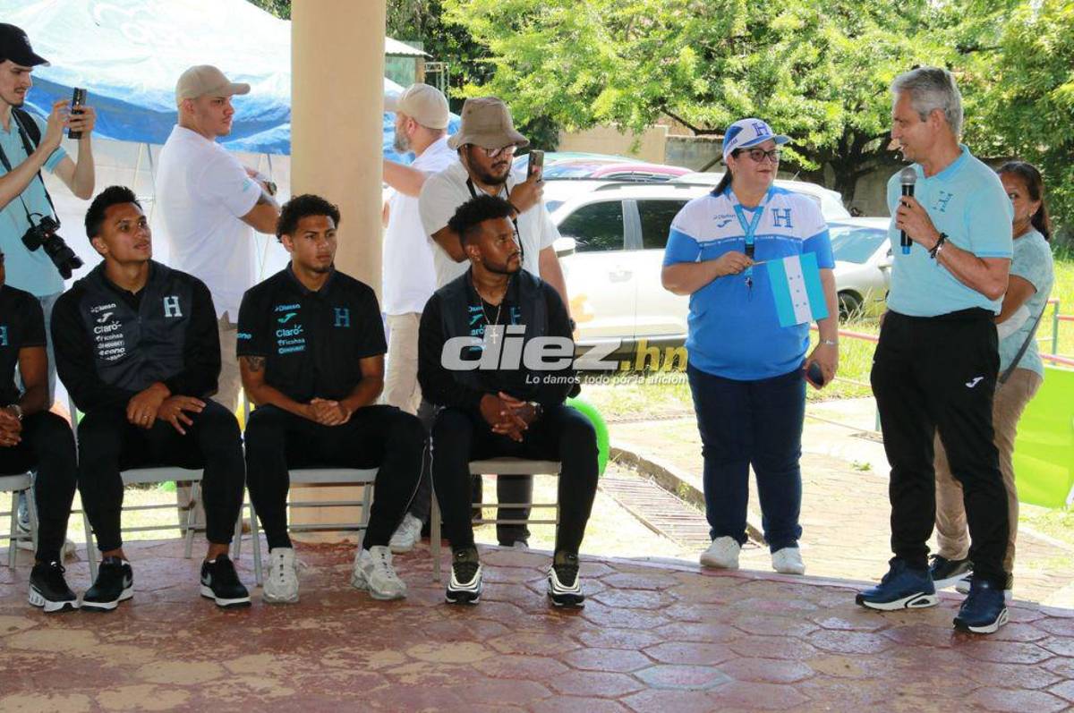 Muchas risas y abrazos: Los jugadores de la Selección de Honduras compartieron con niños del Instituto Juana Leclerc