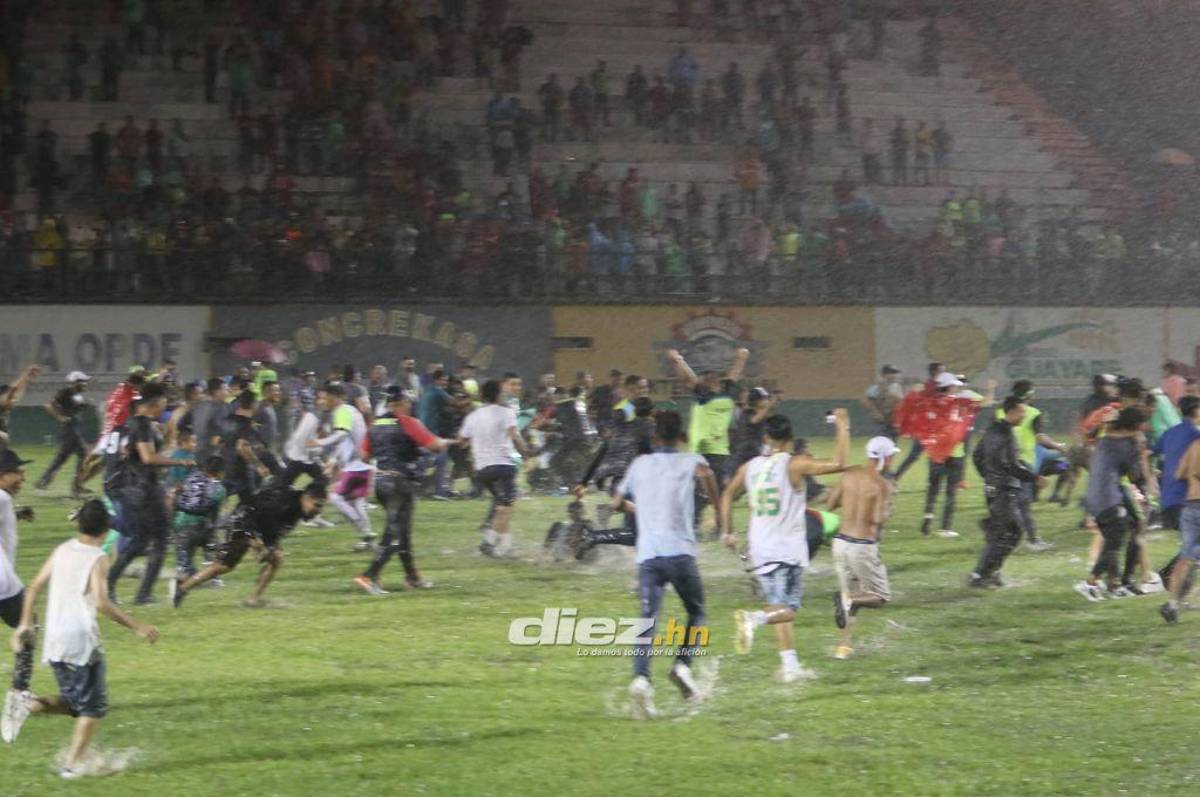 ¡Locura total! Invasión de aficionados y tristeza de Lone: Así celebró el ascenso a Liga Nacional el Olancho FC