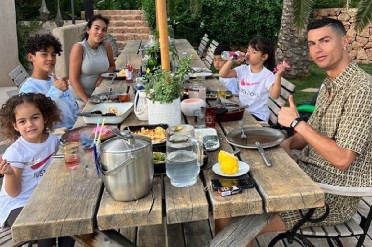 Cristiano Ronaldo tiene problemas en conseguir un chef para su mansión en Portugal: el salario y sus altas exigencias