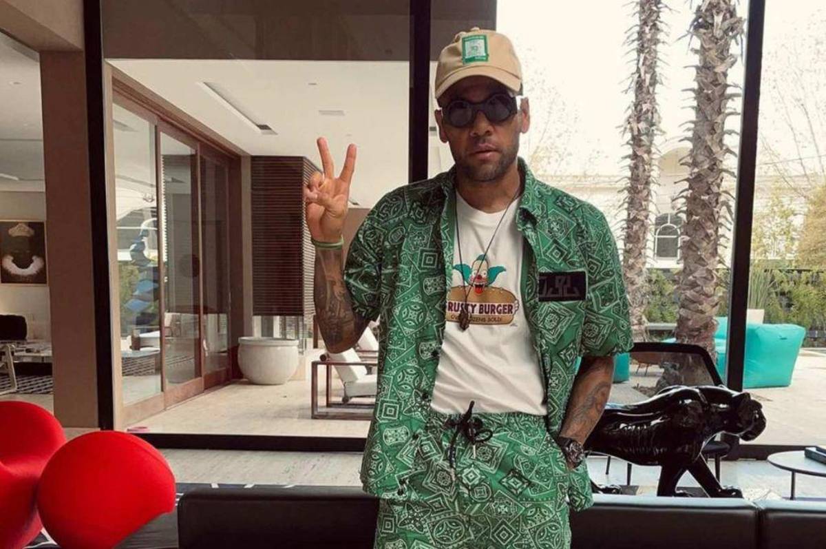 La primera petición de Dani Alves al salir de la cárcel, los regalos que dejó a los prisioneros y la fiesta que montará en casa