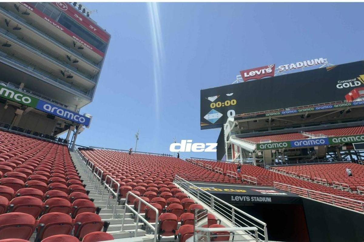 Rueda sorprende y se pasea descalzo por el césped del Live’s Stadium al estilo de Luis Enrique previo al duelo contra México