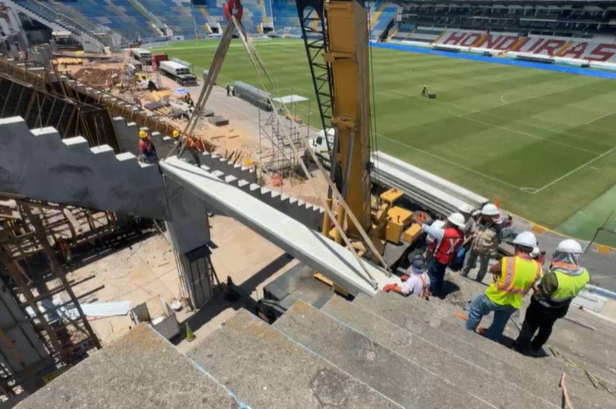Así comienzan los trabajos de instalación de las nuevas graderías del sector de Sol del estadio Nacional Chelato Uclés