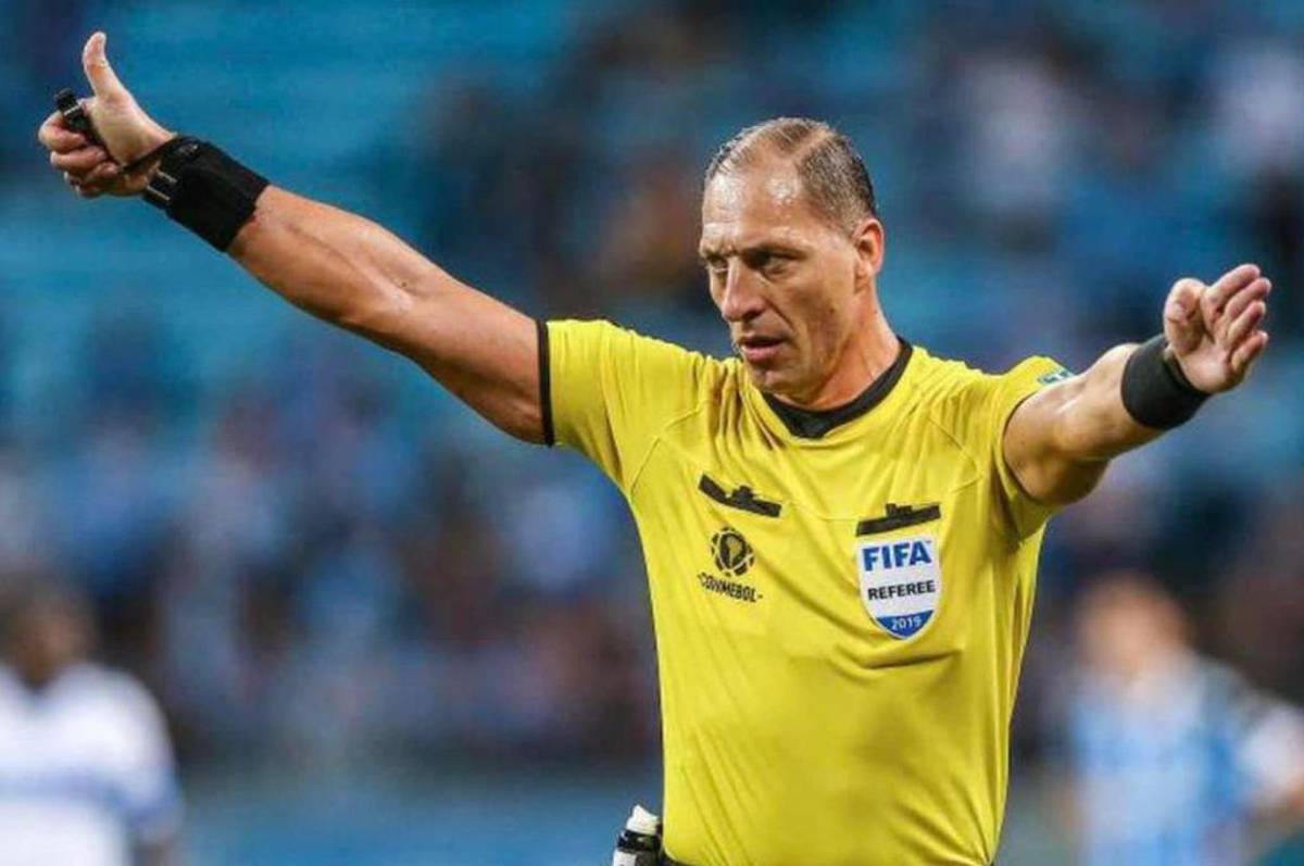 ¡De lujo! Néstor Pitana regresa a la canchas e impartirá justicia en el duelo de la gran final de la Copa Mariachi 2023