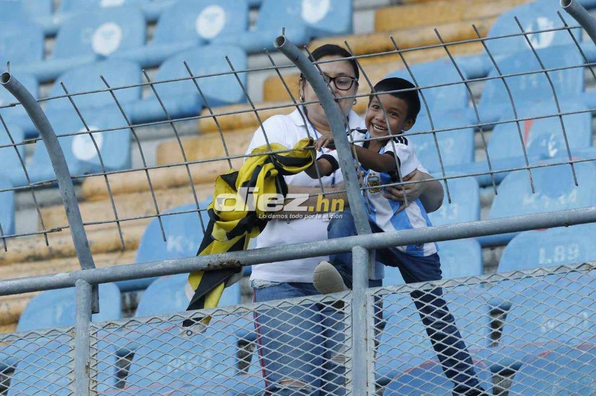 Piden la salida de Falero, el youtuber estadounidense que llegó al Olímpico y lo que pasó con hincha de Real España