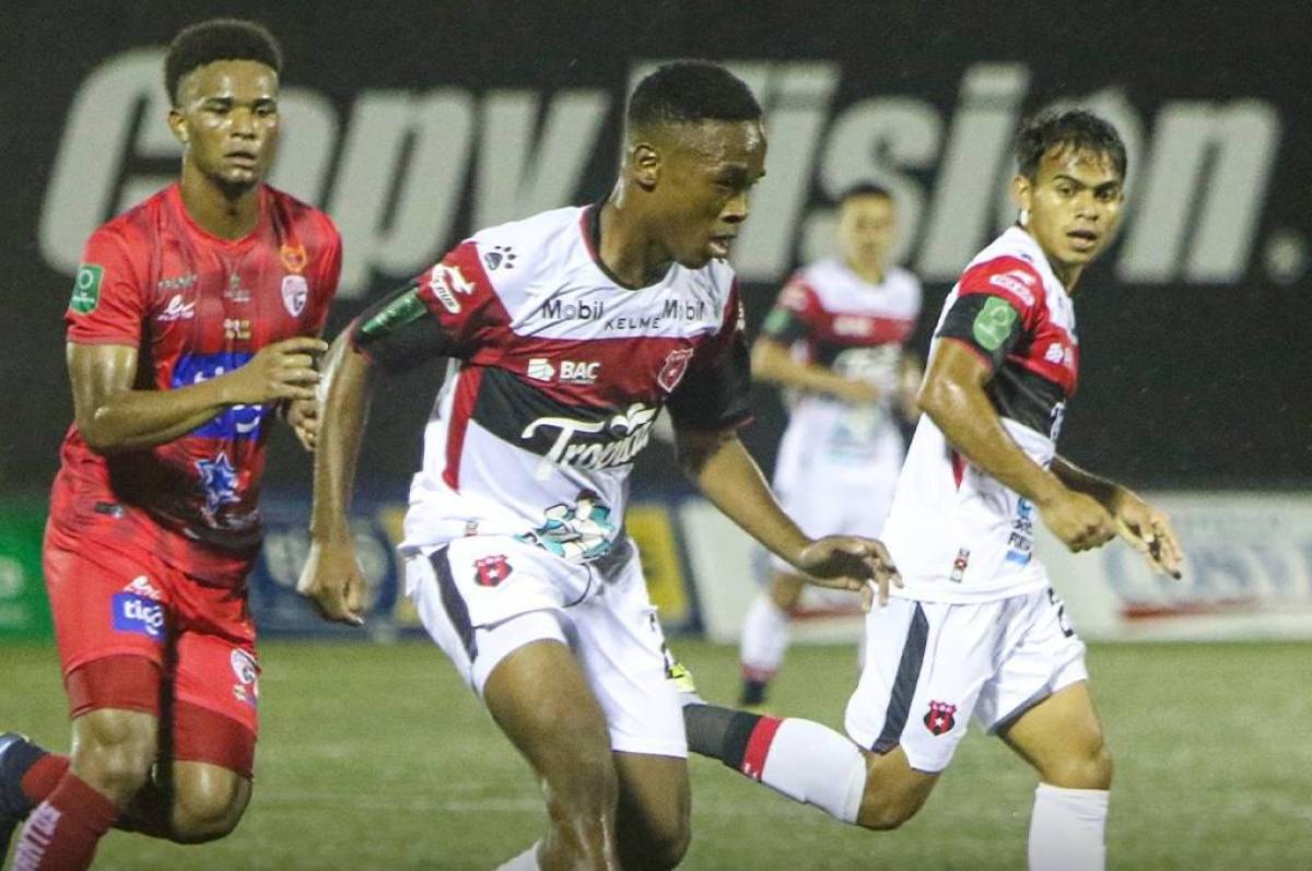 Alajuelense se va a semifinales con derrota ante Santos Guápiles, pero como líder del fútbol costarricense