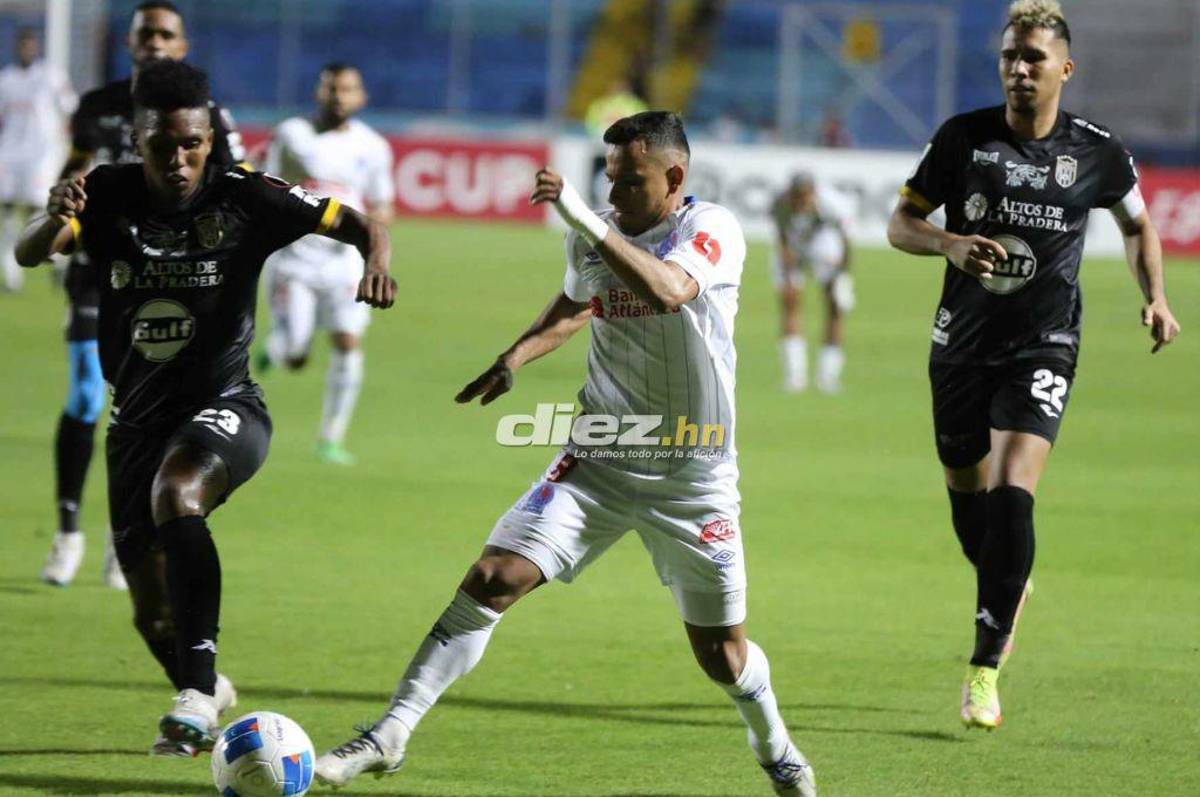 No se vio en TV: El hincha de Olimpia que arriesgó su vida en el Nacional y el curioso cambio con el banquillo de suplentes