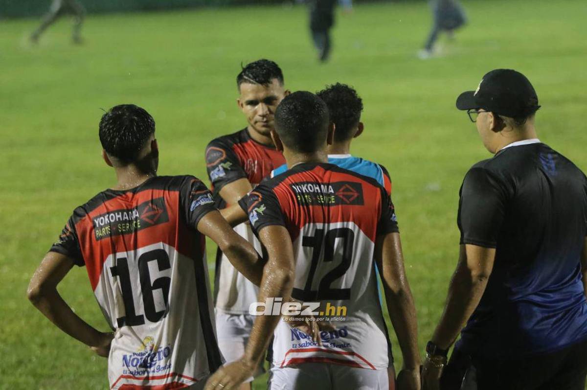 ¡Locura total! Invasión de aficionados y tristeza de Lone: Así celebró el ascenso a Liga Nacional el Olancho FC