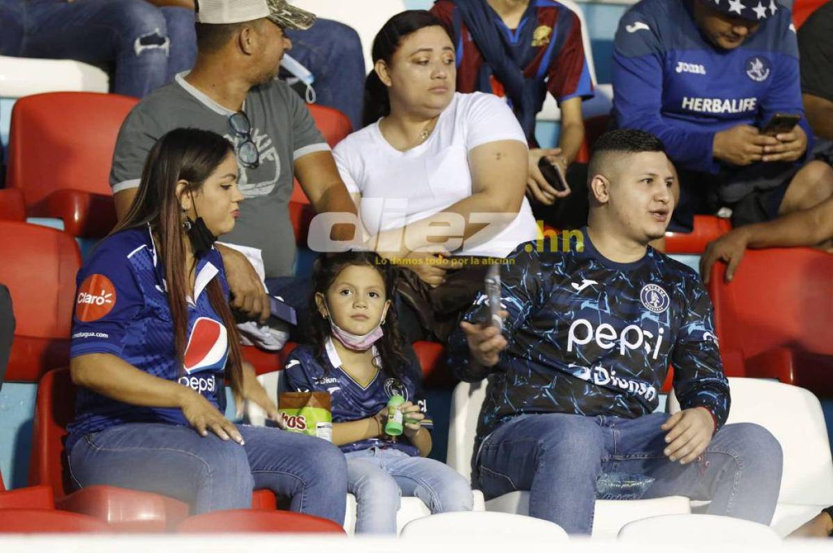 Así se vivió el ambientazo en el estadio Nacional Chelato Uclés por el Motagua-Olimpia de la Liga Concacaf