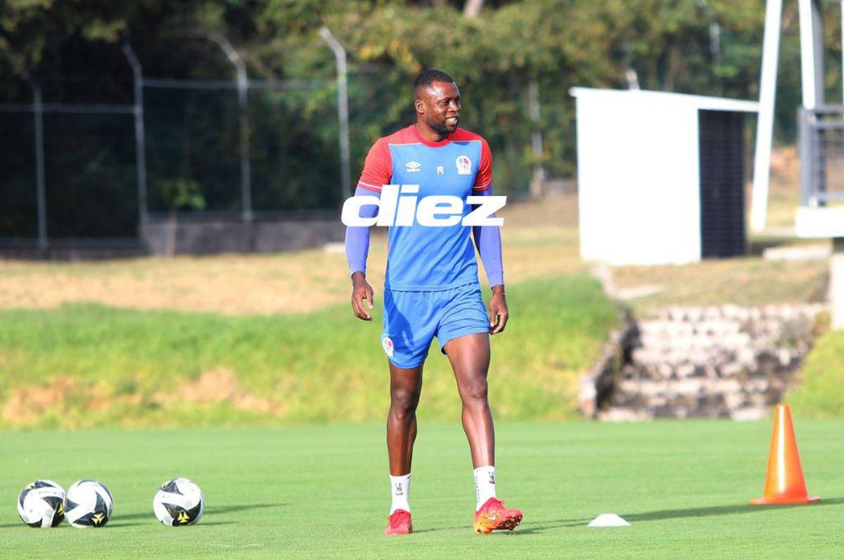 ¿Qué pasa con Araújo? Las imágenes del entreno del Olimpia; Elis activo y José Mendoza pendiente del futuro de Menjívar