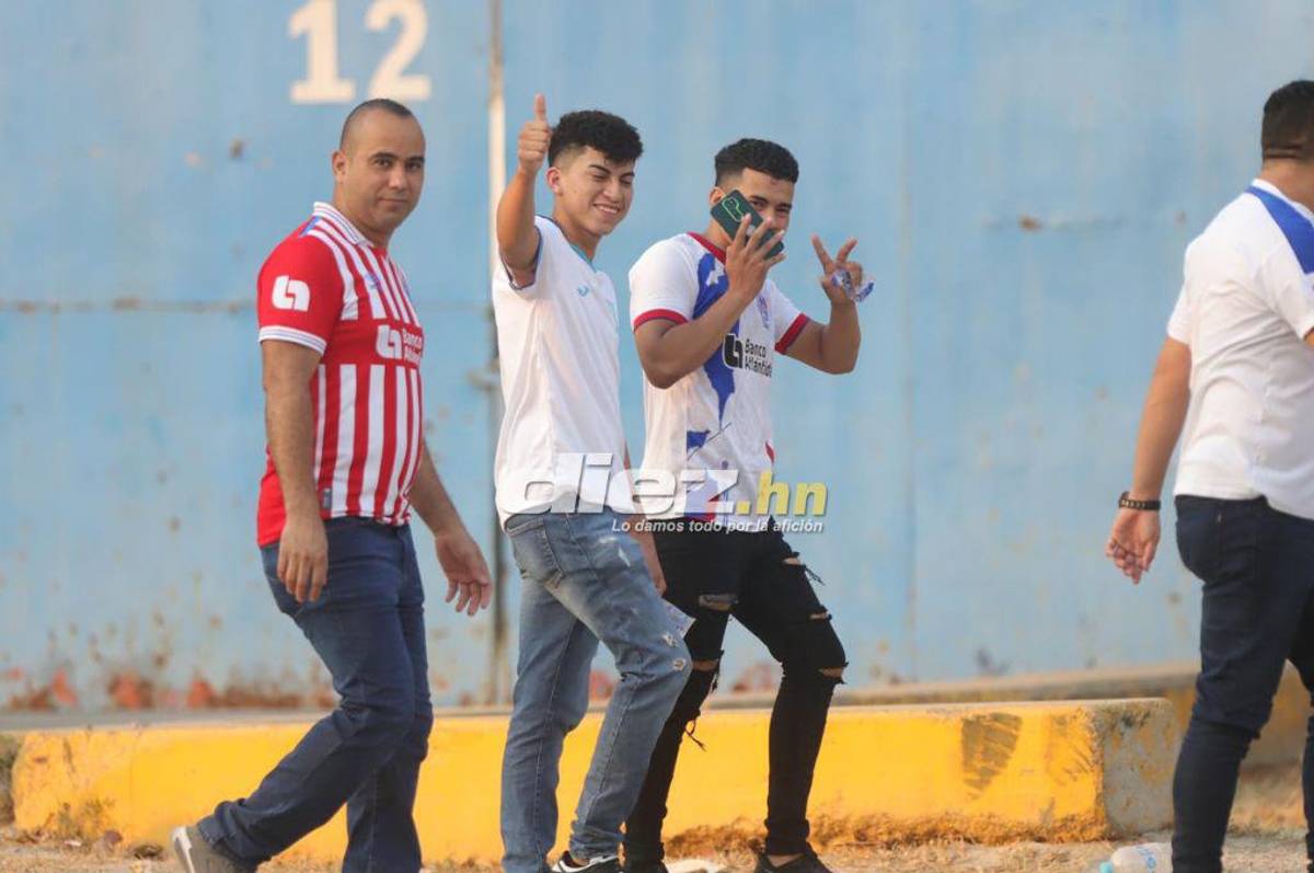 Así está el ambiente en el estadio Olímpico por el duelo del repechaje entre Real España y Olimpia; bellas aficionadas