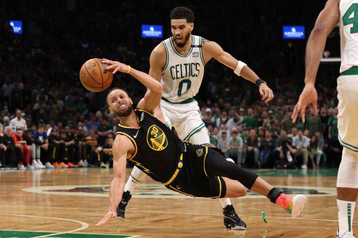 Los Celtics derrotan en Boston 116-100 a los Warriors y lideran la serie 2-1 en las Finales de la NBA